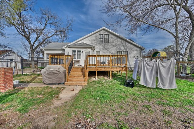 215 N Haupstrasse Street, Carmine, TX 78932