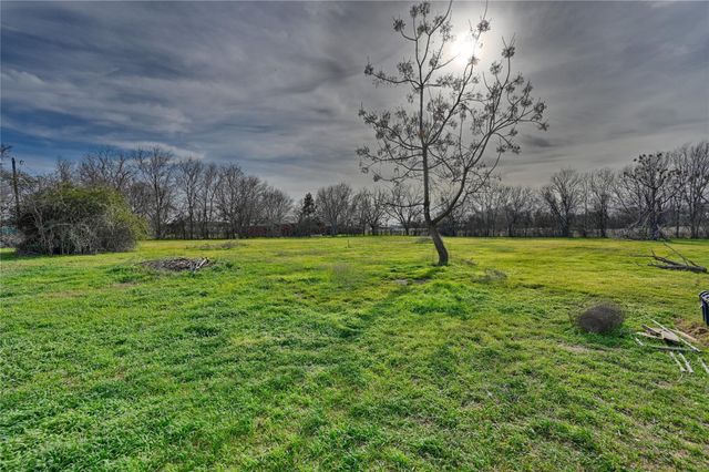 215 N Haupstrasse Street, Carmine, TX 78932