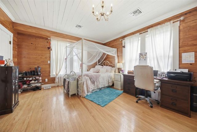 215 N Haupstrasse Street, Carmine, TX 78932