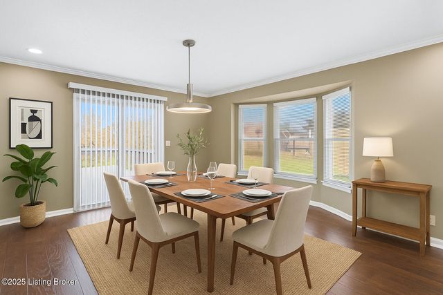 4901 Hunters Point Cir, Louisville, KY 40216