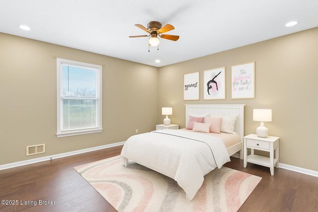 4901 Hunters Point Cir, Louisville, KY 40216