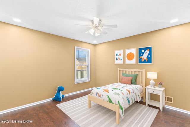 4901 Hunters Point Cir, Louisville, KY 40216