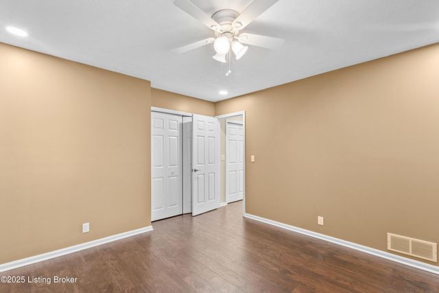 4901 Hunters Point Cir, Louisville, KY 40216