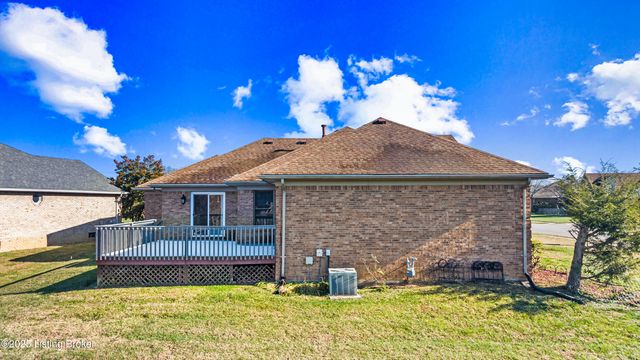 4901 Hunters Point Cir, Louisville, KY 40216