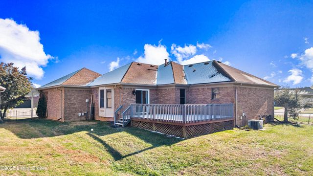 4901 Hunters Point Cir, Louisville, KY 40216
