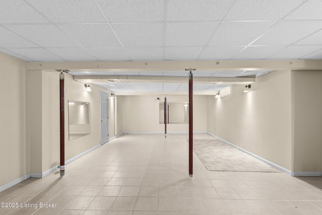 4901 Hunters Point Cir, Louisville, KY 40216