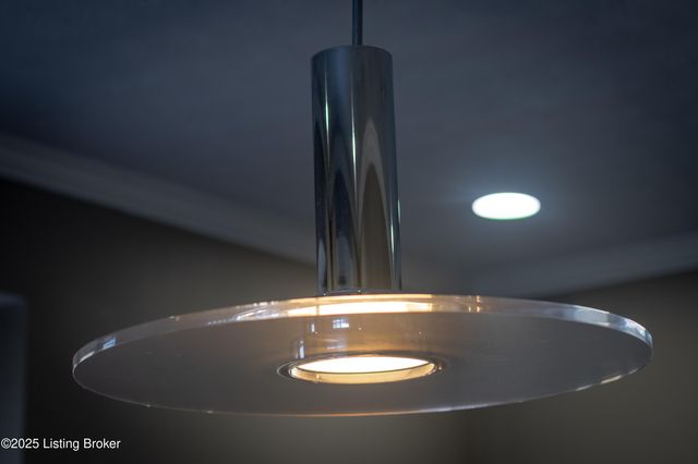 4901 Hunters Point Cir, Louisville, KY 40216