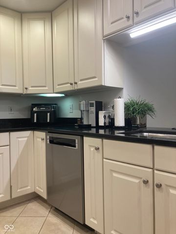 8690 Jaffa Court West Drive 14, Indianapolis, IN 46260