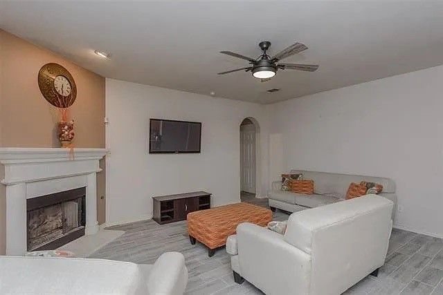2713 Clubhouse Drive, Denton, TX 76210