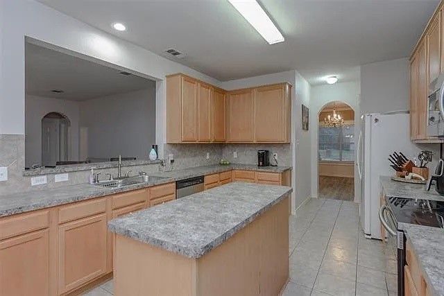 2713 Clubhouse Drive, Denton, TX 76210