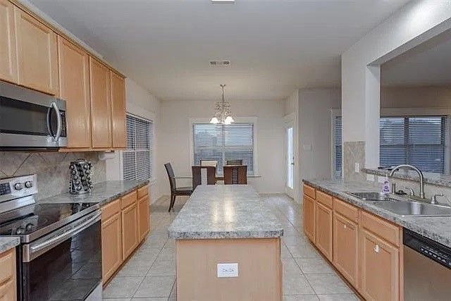 2713 Clubhouse Drive, Denton, TX 76210