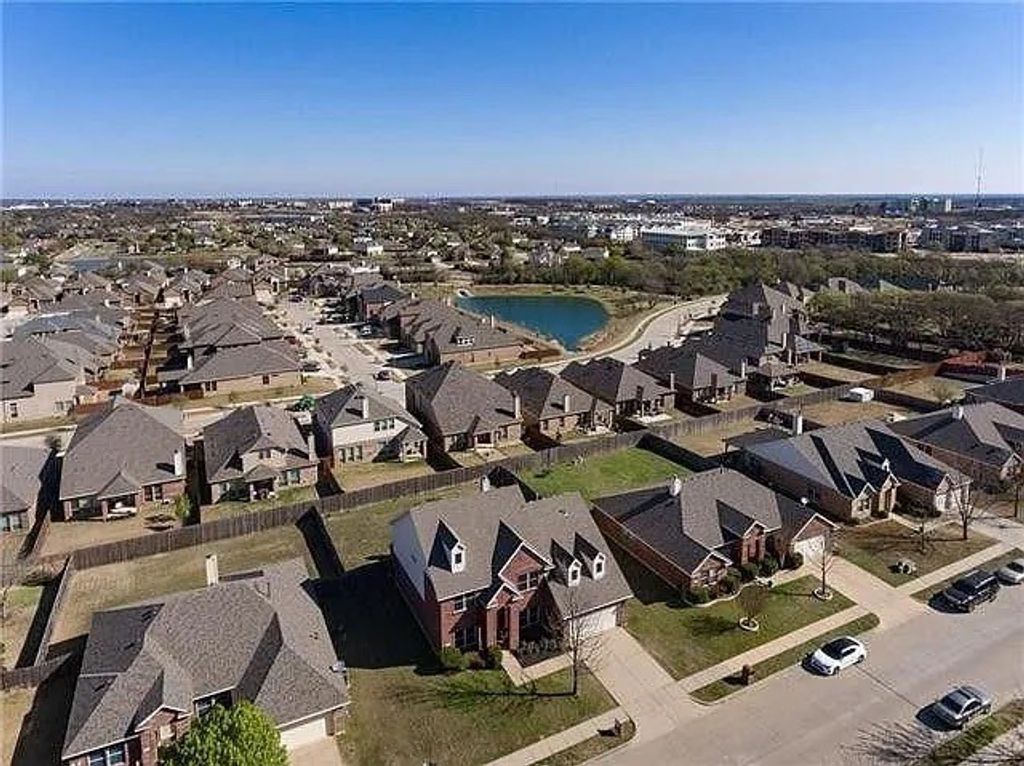 2713 Clubhouse Drive, Denton, TX 76210