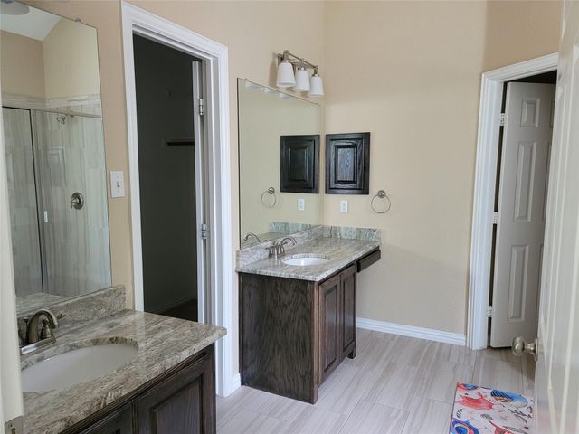 1404 Hummingbird Court, Crowley, TX 76036