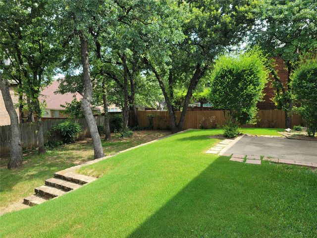 1404 Hummingbird Court, Crowley, TX 76036