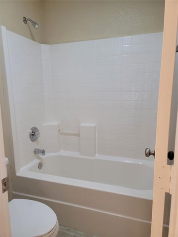 1404 Hummingbird Court, Crowley, TX 76036