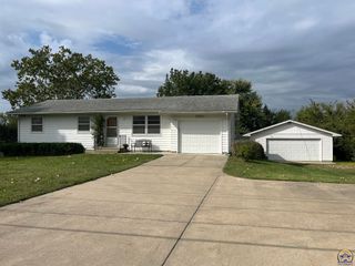 3901 SW Burlingame RD, Topeka, KS 66609