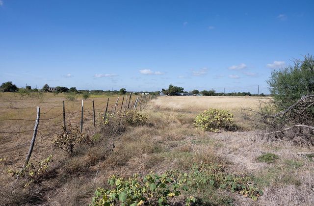 1833 County Road 305, Jarrell, TX 76537
