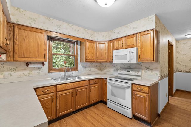 52135 Nancy Lane, Three Rivers, MI 49093