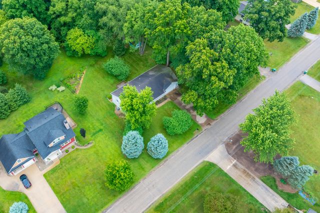 52135 Nancy Lane, Three Rivers, MI 49093