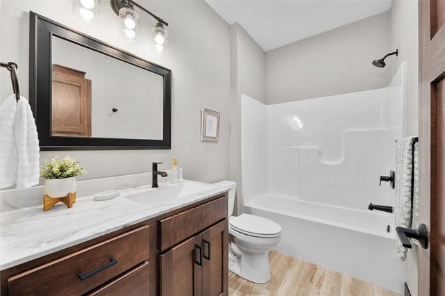 1185 Craven Court, Eau Claire, WI 54703