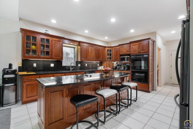 5319 SW 40th Ter, Topeka, KS 66610