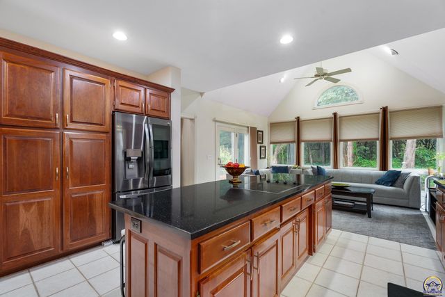 5319 SW 40th Ter, Topeka, KS 66610