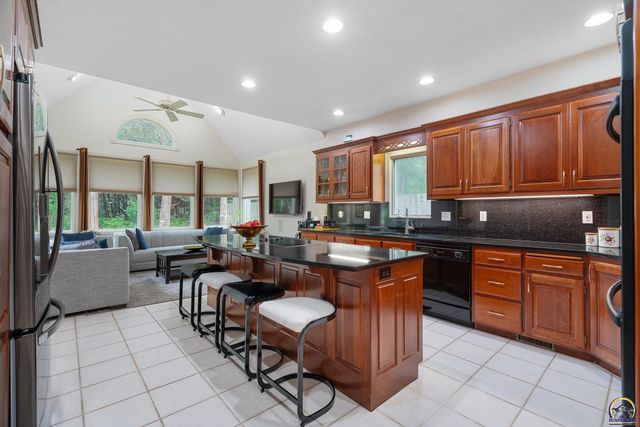5319 SW 40th Ter, Topeka, KS 66610