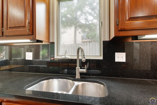 5319 SW 40th Ter, Topeka, KS 66610