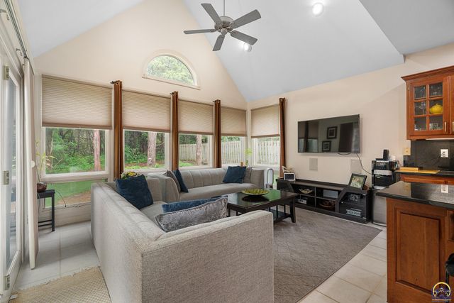 5319 SW 40th Ter, Topeka, KS 66610