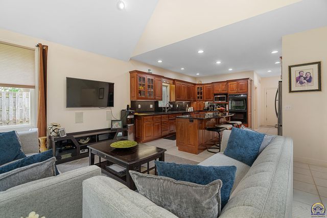 5319 SW 40th Ter, Topeka, KS 66610