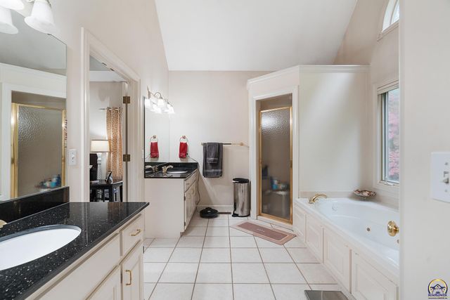 5319 SW 40th Ter, Topeka, KS 66610