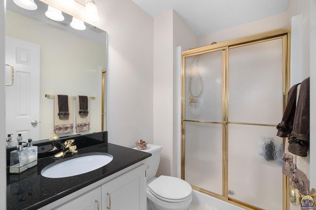 5319 SW 40th Ter, Topeka, KS 66610