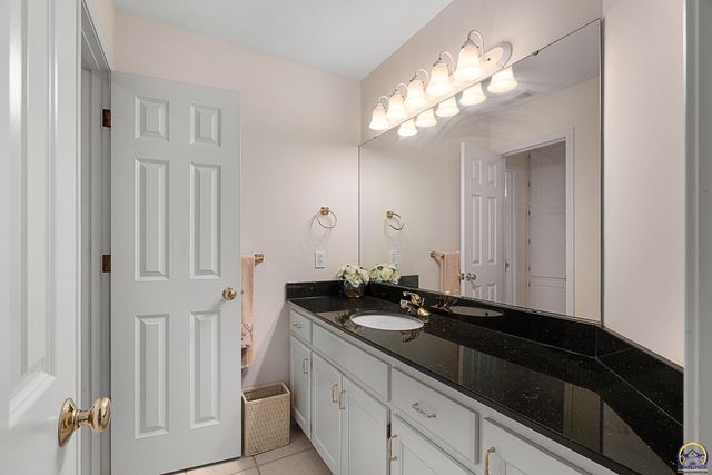 5319 SW 40th Ter, Topeka, KS 66610