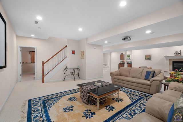 5319 SW 40th Ter, Topeka, KS 66610