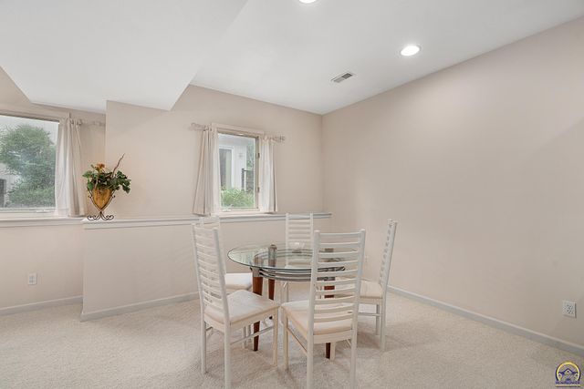 5319 SW 40th Ter, Topeka, KS 66610