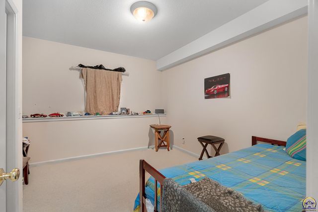 5319 SW 40th Ter, Topeka, KS 66610