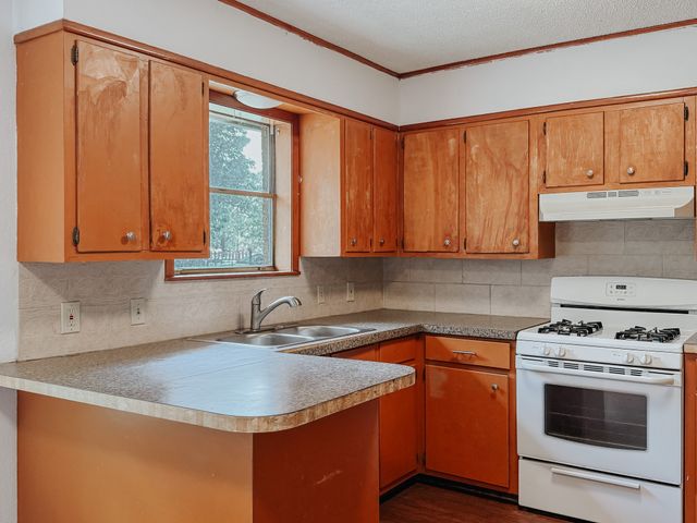 609 NW 5th Street, Kerens, TX 75144