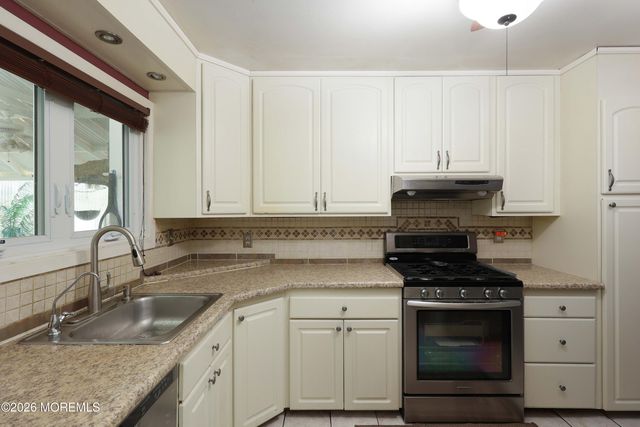 102 Stratford Road, Tinton Falls, NJ 07724