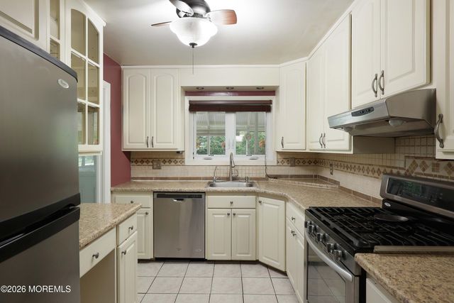 102 Stratford Road, Tinton Falls, NJ 07724