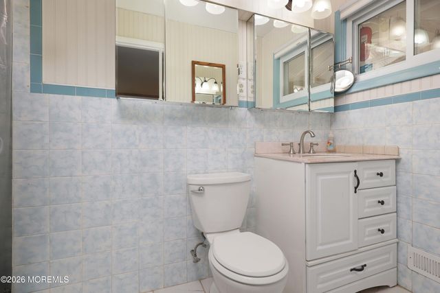 102 Stratford Road, Tinton Falls, NJ 07724