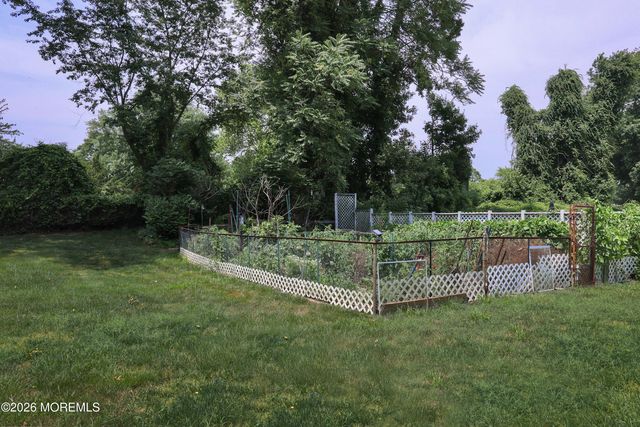 102 Stratford Road, Tinton Falls, NJ 07724