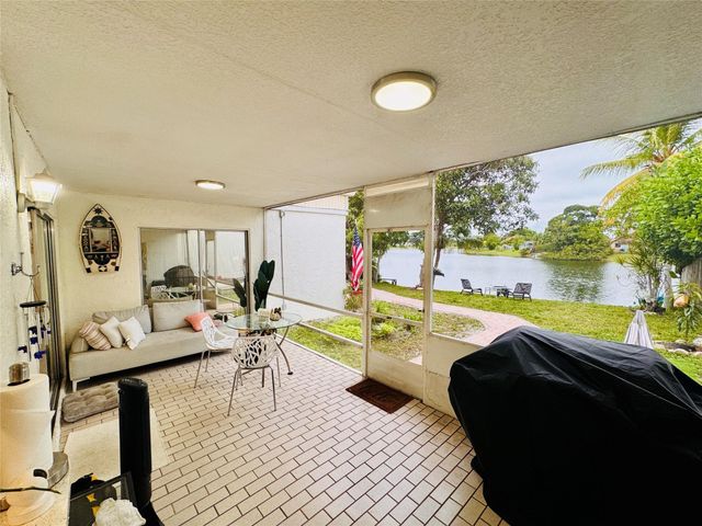 9673 NW 45th St, Sunrise, FL 33351