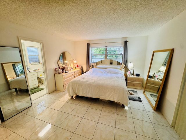 9673 NW 45th St, Sunrise, FL 33351