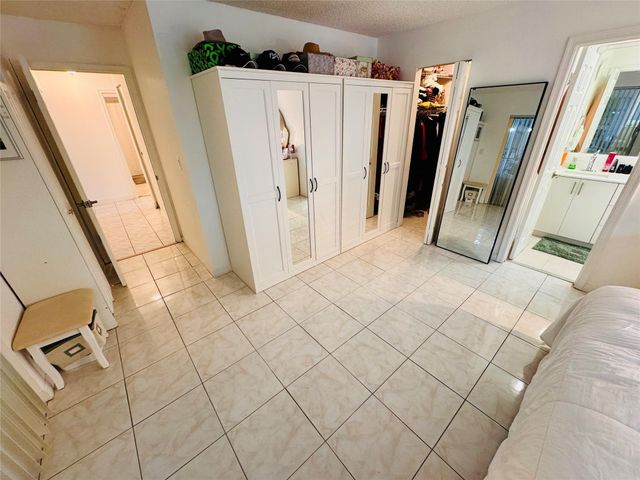 9673 NW 45th St, Sunrise, FL 33351