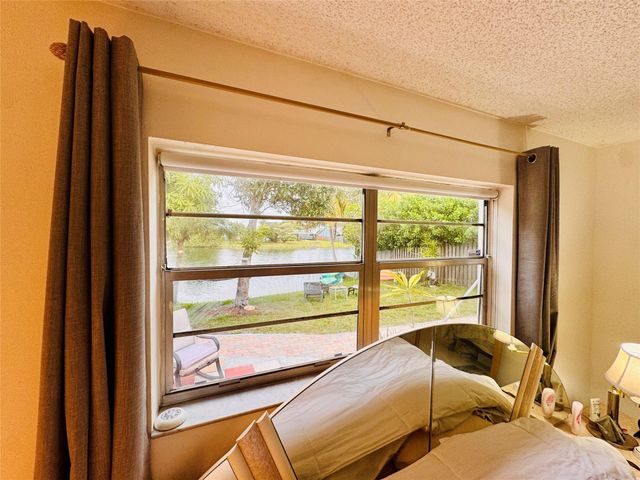 9673 NW 45th St, Sunrise, FL 33351