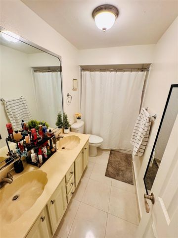 9673 NW 45th St, Sunrise, FL 33351