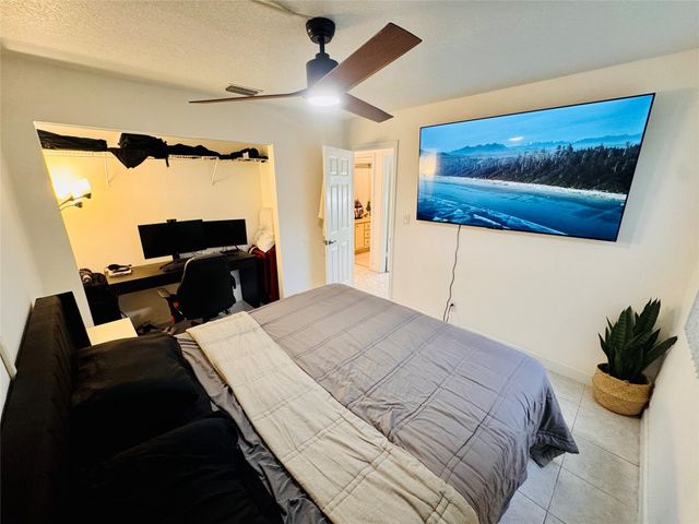 9673 NW 45th St, Sunrise, FL 33351