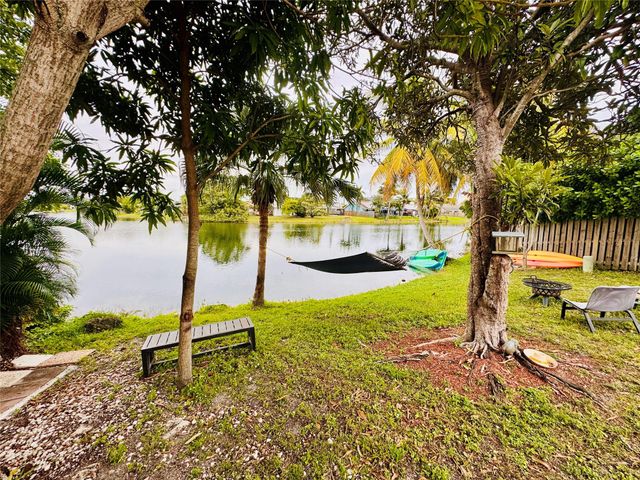 9673 NW 45th St, Sunrise, FL 33351