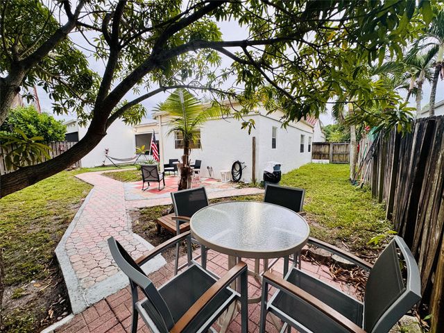 9673 NW 45th St, Sunrise, FL 33351