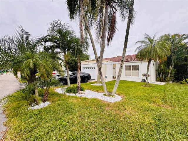 9673 NW 45th St, Sunrise, FL 33351